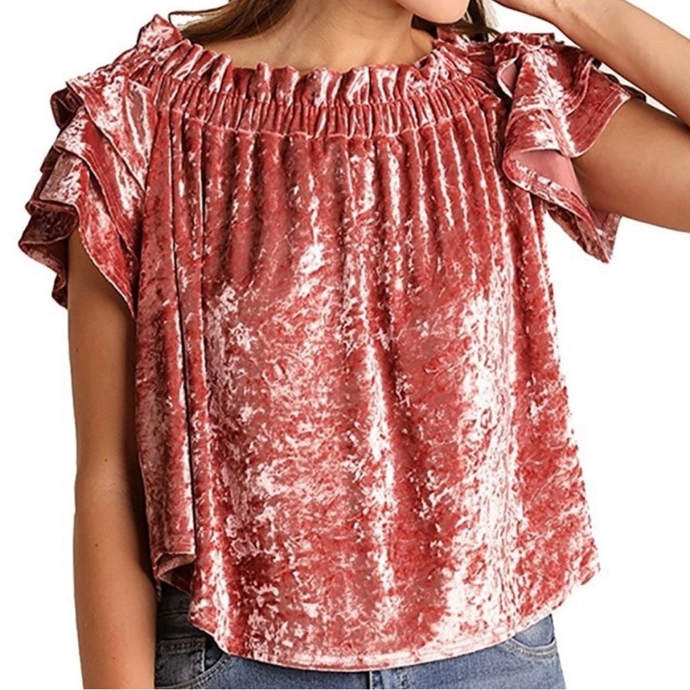 Like New Umgee pink velour top size Med